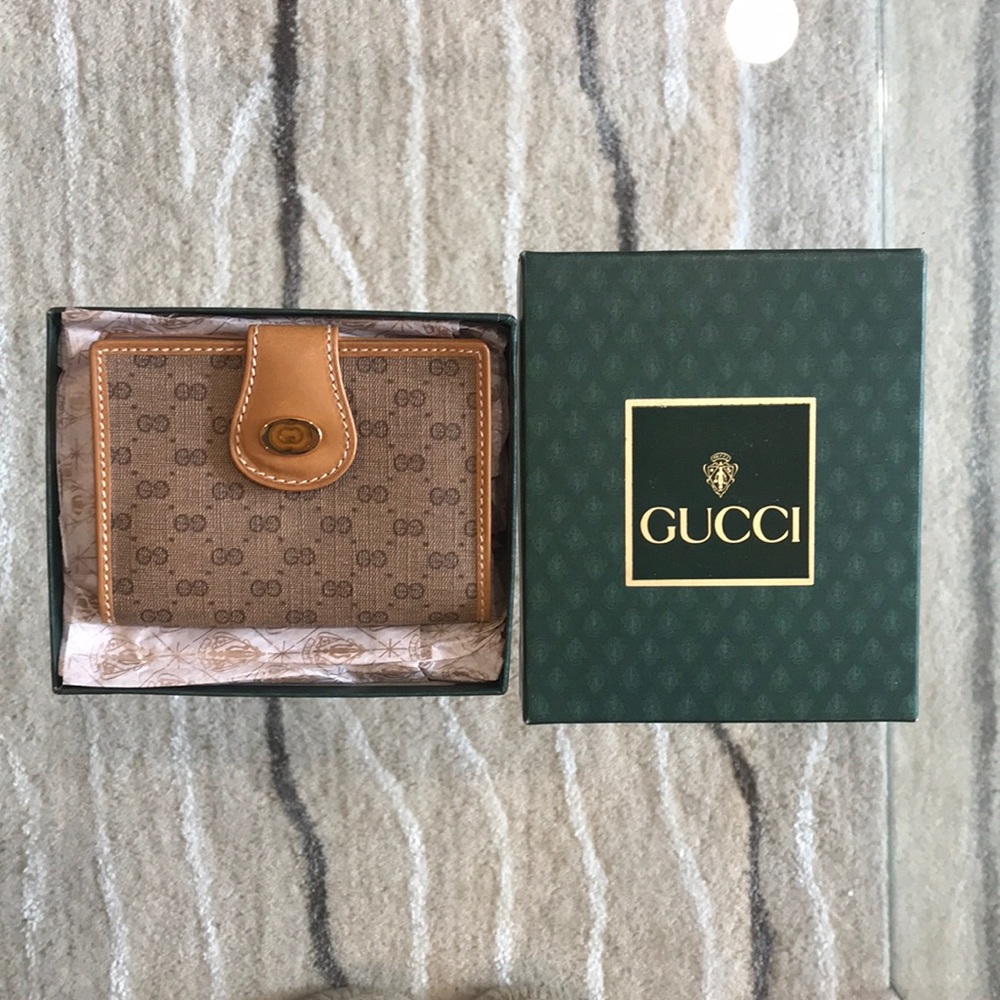 Gucci vintage never used wallet! 100% authentic
